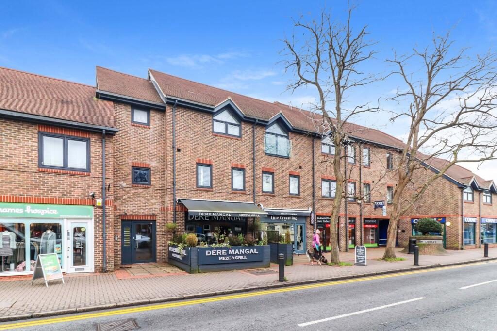 Main image of property: The Broadway, Farnham Common, Buckinghamshire, SL2
