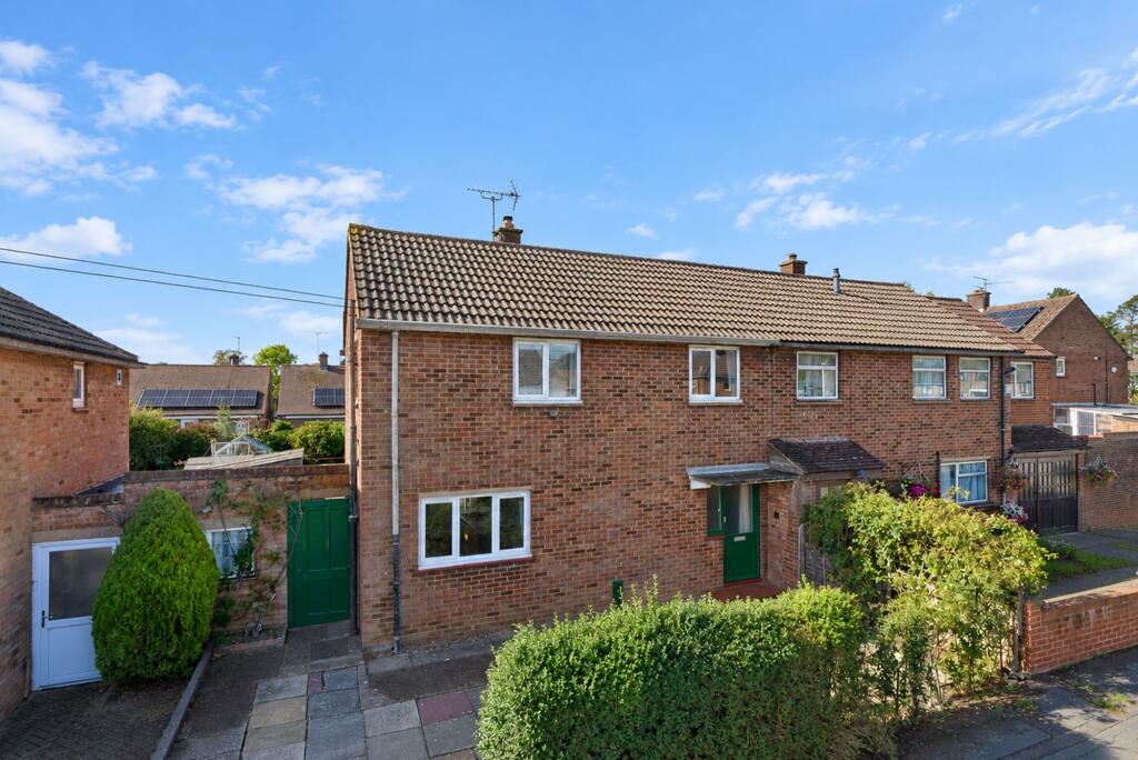 3-bed semi-detached on Hyde Road, Caddington, LU1, £335,000