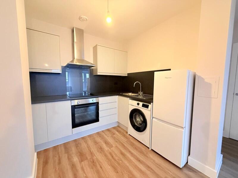Apartment in Surrey Heath, Surrey - View 2