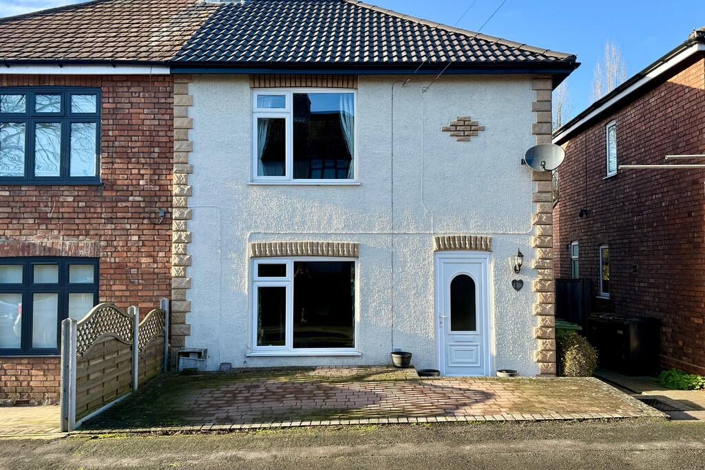 3-bed semi-detached on Kings Road, Melton Mowbray, £225,000