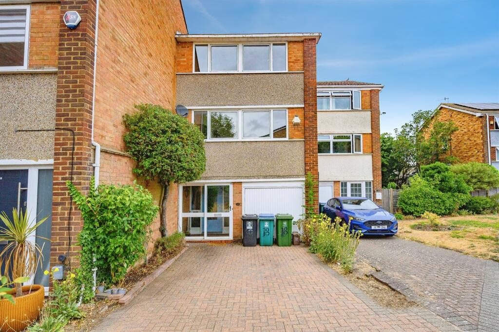4-bed house on Chapel Close, Watford, £450,000