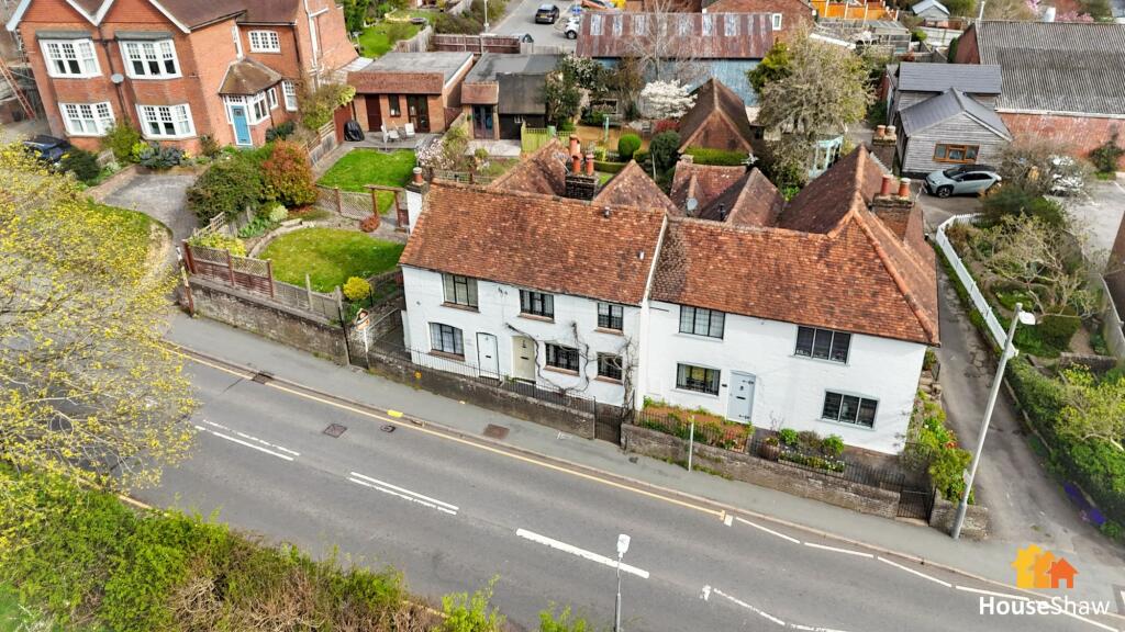 Main image of property: 4 Park Road, Chesham, HP5