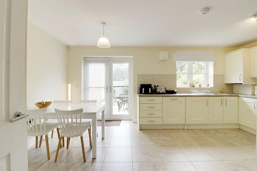 Bramble Close, Newborough, PE6 photo 4