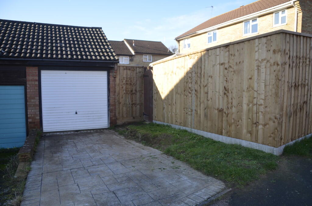 Brightwell Close, Felixstowe photo 4