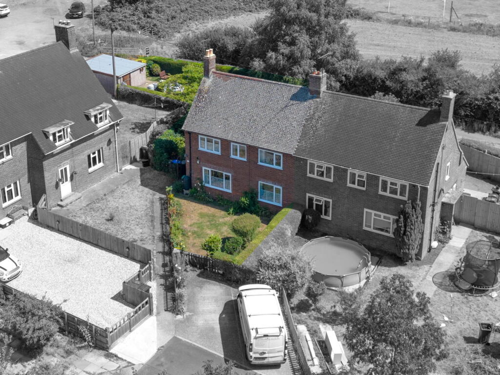 4-bed semi-detached on Northbrook Close, Market Lavington, Wiltshire, SN10 4AR, £365,000