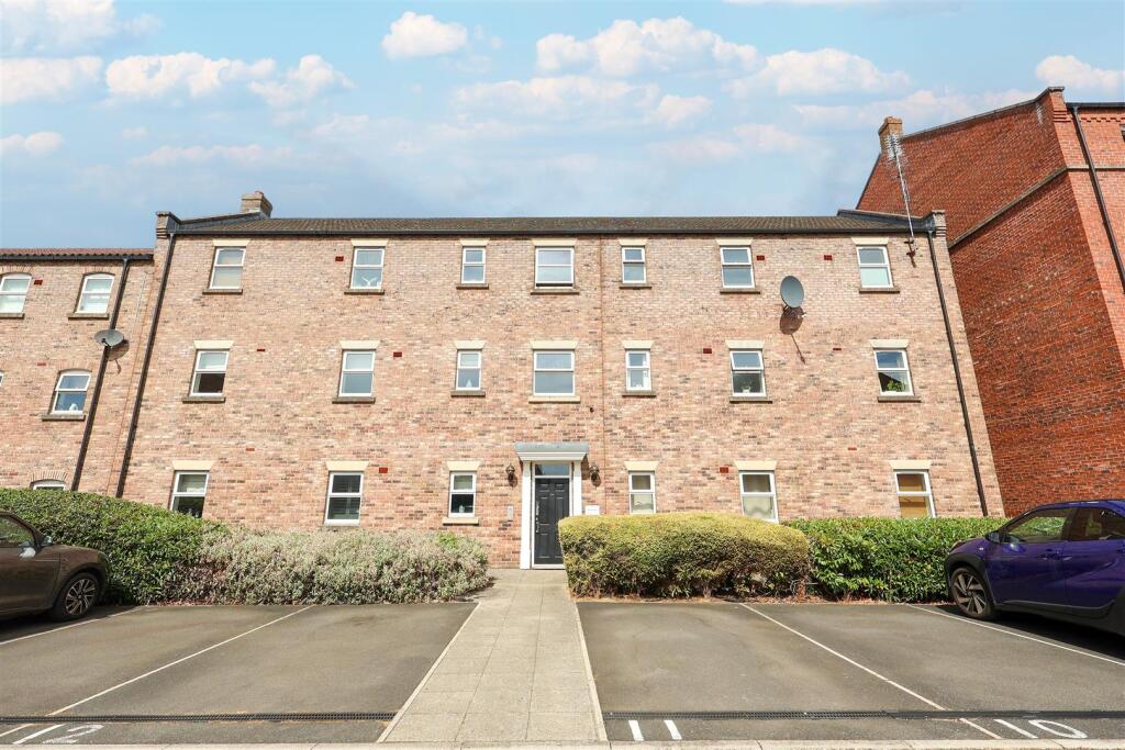 Main image of property: The Dialstone, Thirsk