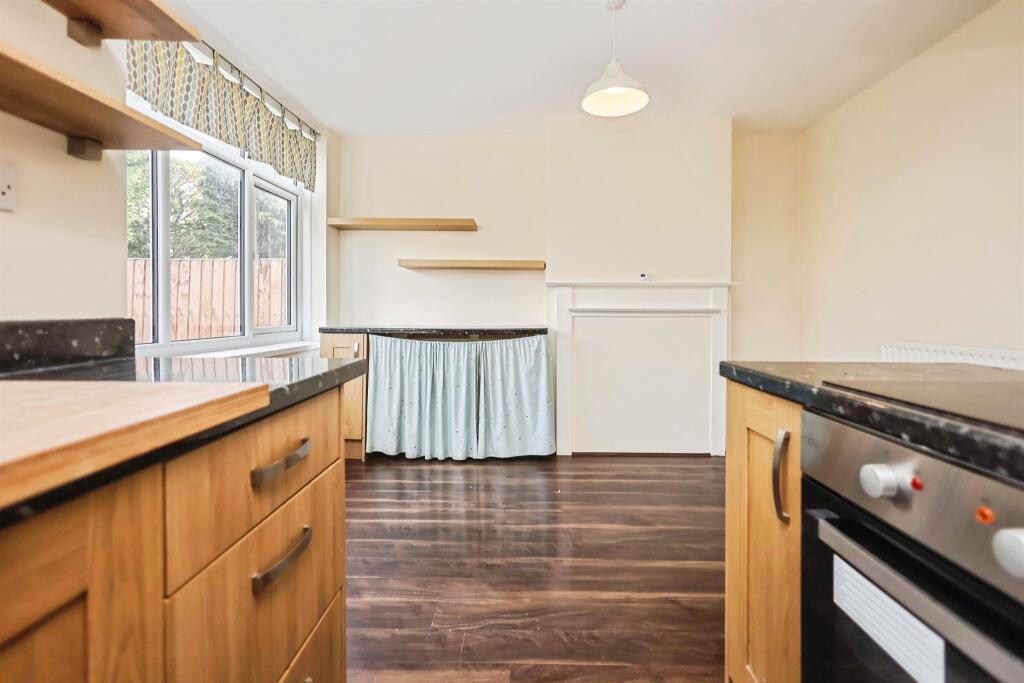 House in Solihull, Ulverley Green - More