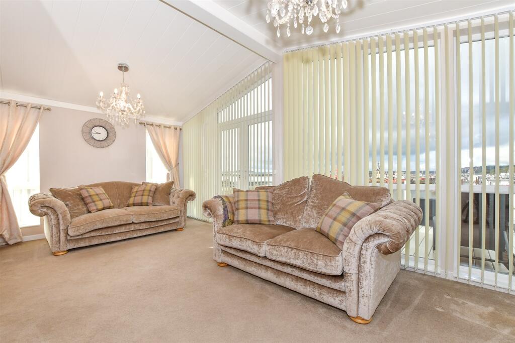 2-bed caravan on Peninsula Crescent, Hoo, Rochester, Kent, £280,000