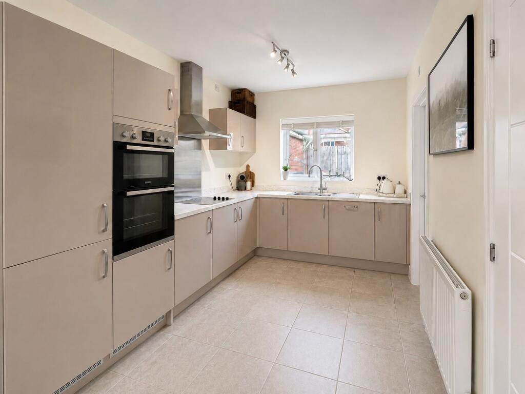 Burnham Road, Wythall, B47 6AT photo 4
