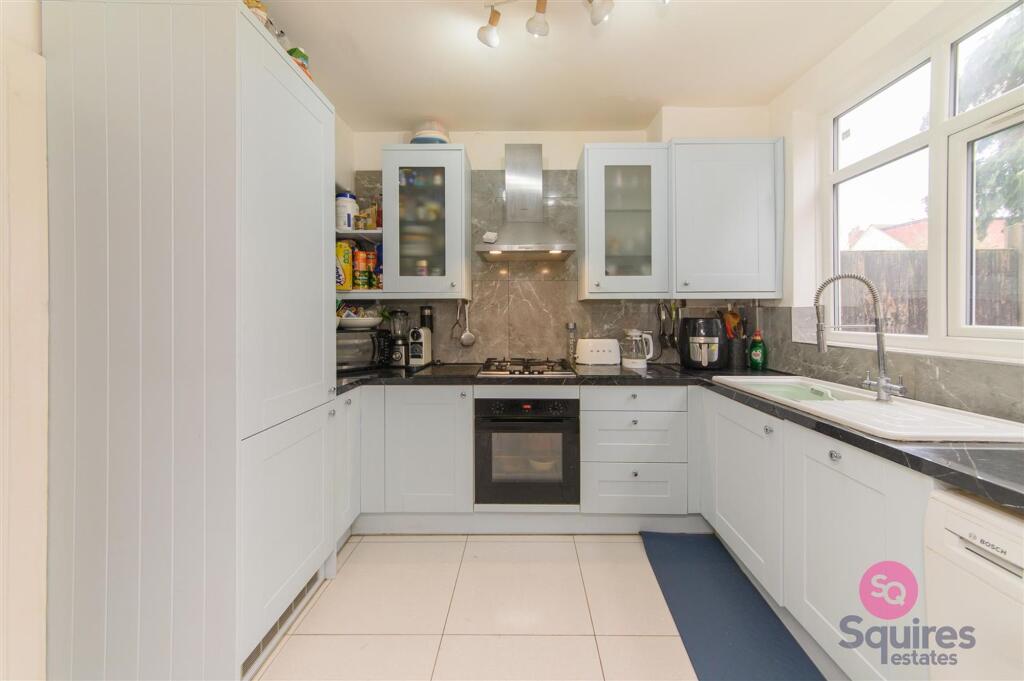 Grosvenor Road, London, N3 photo 4