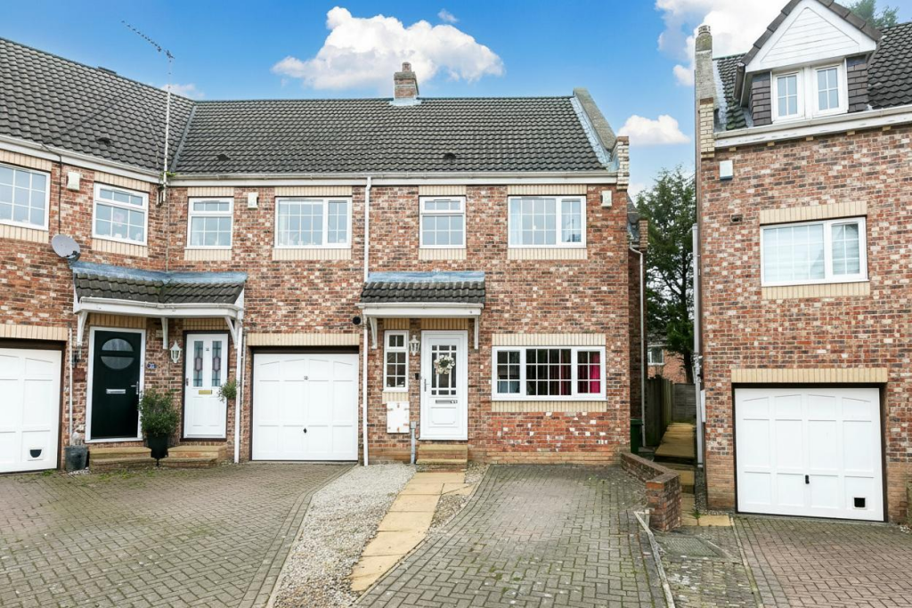 3-bed terraced on Payton Close, Pocklington, East Yorkshire, YO42 2NB, £250,000