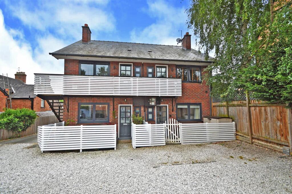 1-bed flat on Longner Street, Mountfields, Shrewsbury, £150,000