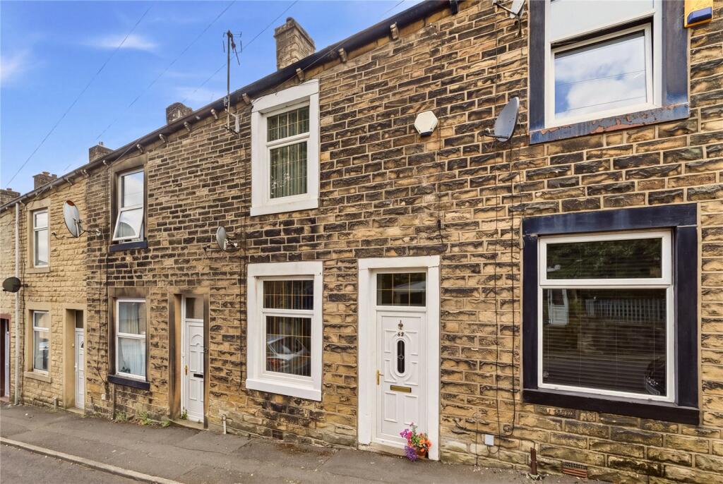 House in Pendle, Colne - More