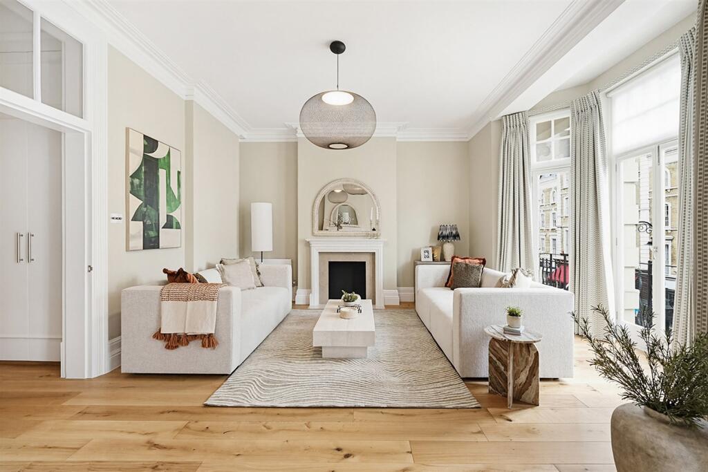 Main image of property: 2 bedroom 2nd Floor Flat in St Georges Court