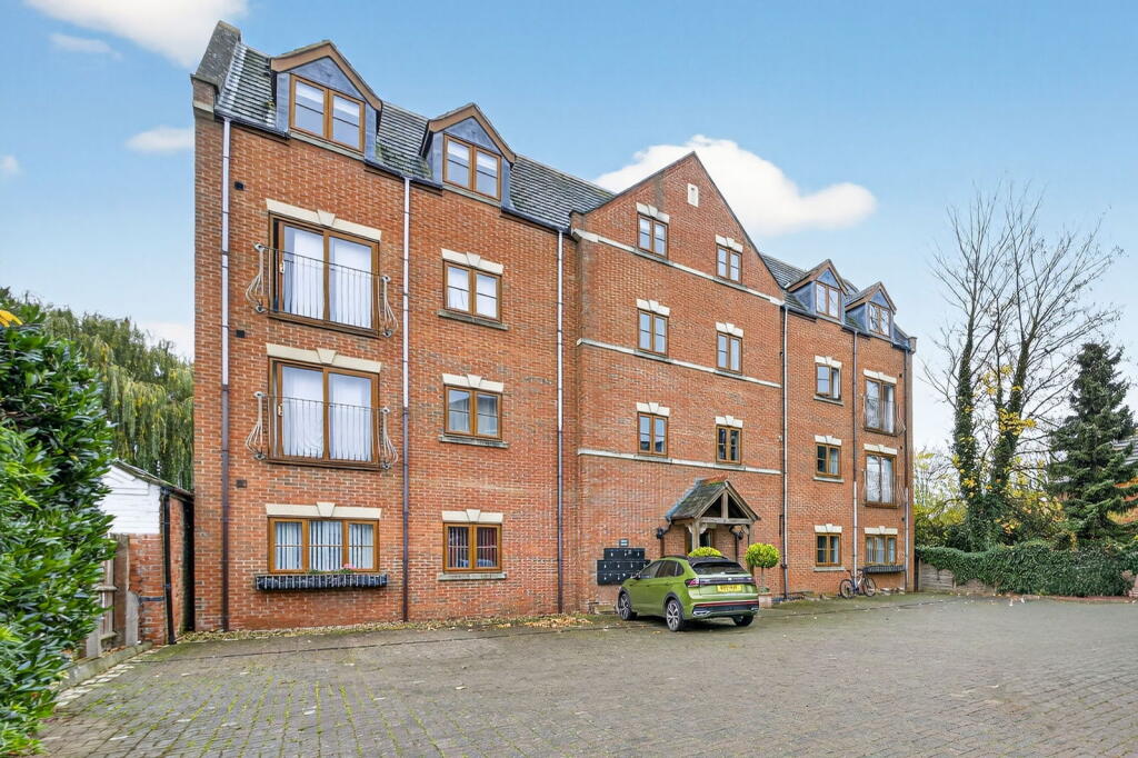2-bed flat on Birch House, St. Marys Road, Market Harborough, £175,000