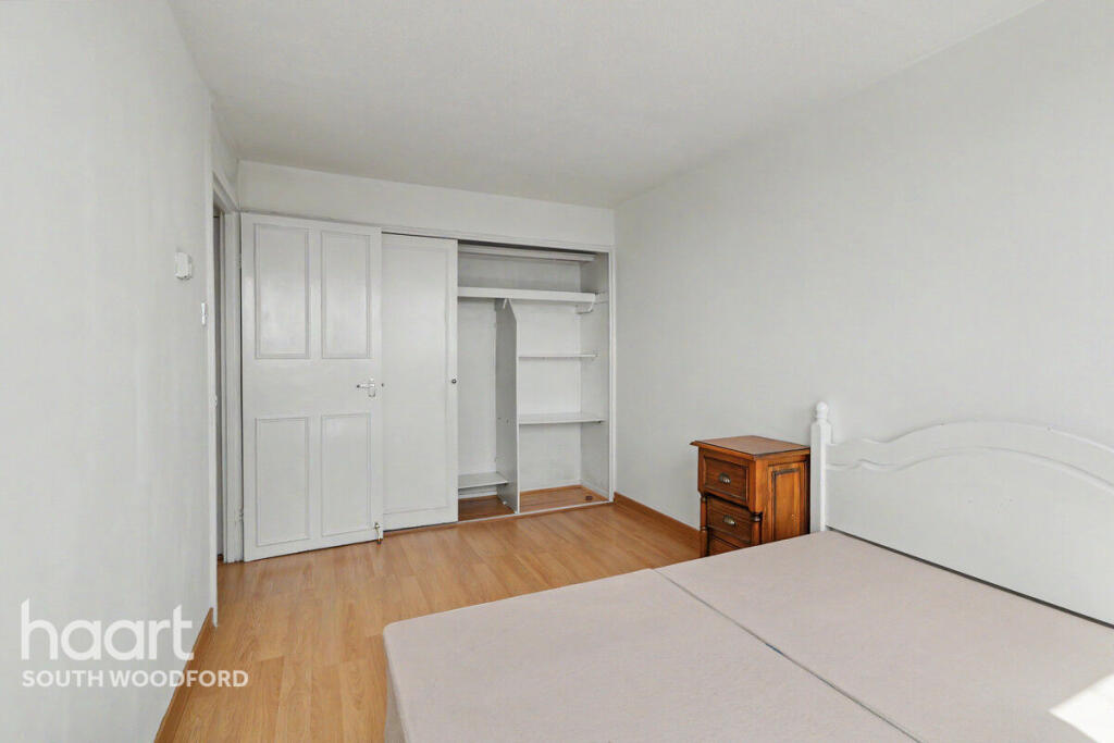 2-bed flat on Tamar Square, Woodford Green, £275,000