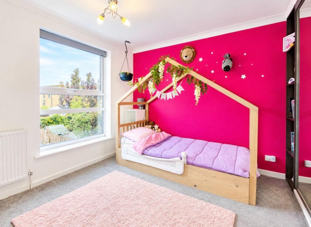 House in Dartford - More