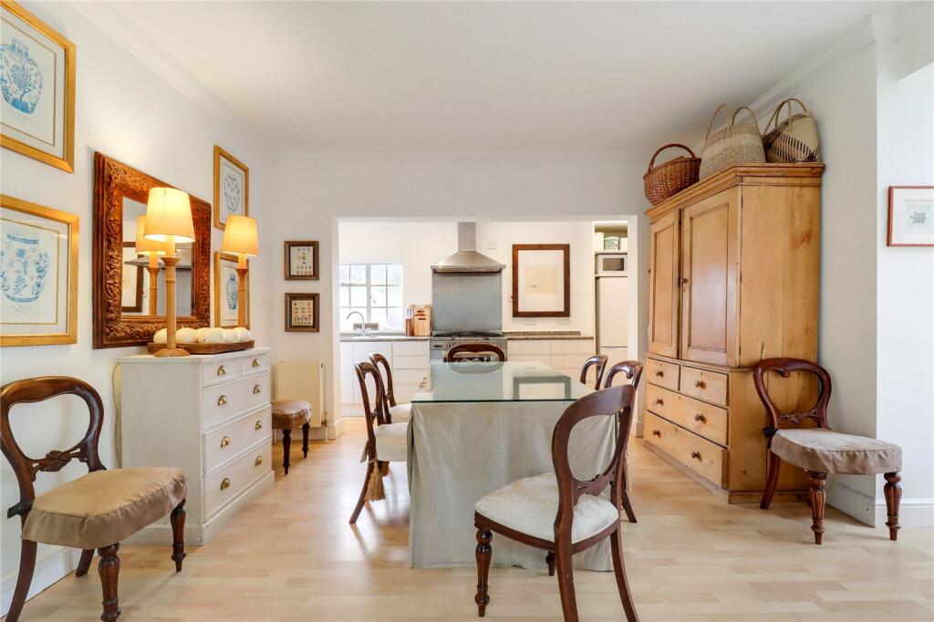 House in Surrey Heath, Windlesham - More