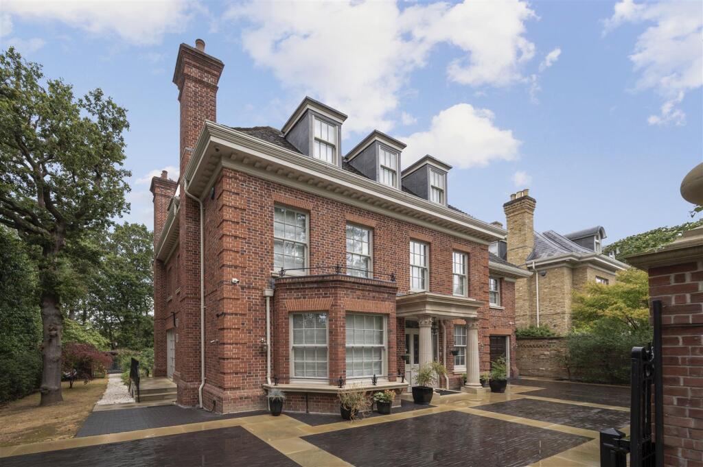 House in London, Copse Hill, Raynes Park - View 4