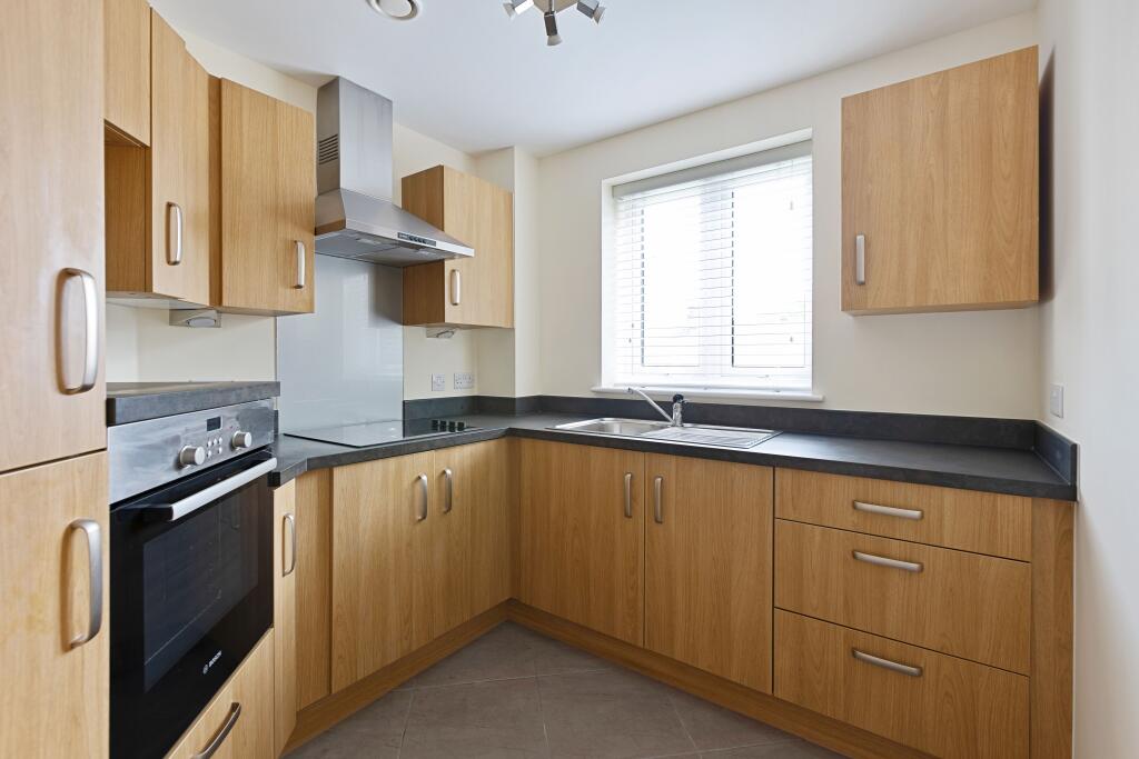 Main image of property: 152 Lancaster Road, Carnforth, Lancashire, LA5 9EE