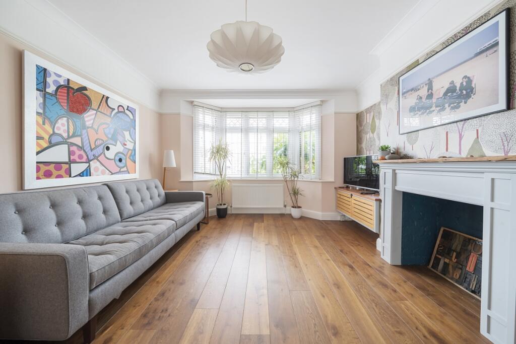 4 bedroom semi-detached house for rent
