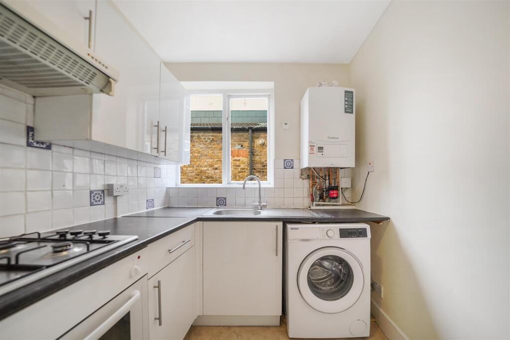 Apartment in London, Brondesbury Park, Brondesbury - View 5