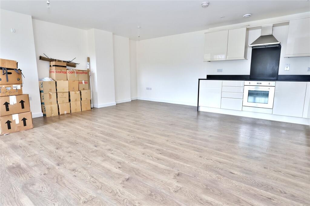 Guildford Road, Woking, Surrey, GU22 photo 3