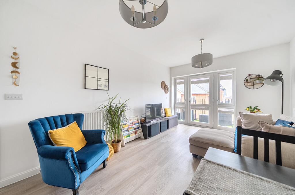 Apartment in Elmbridge, Hersham - View 5