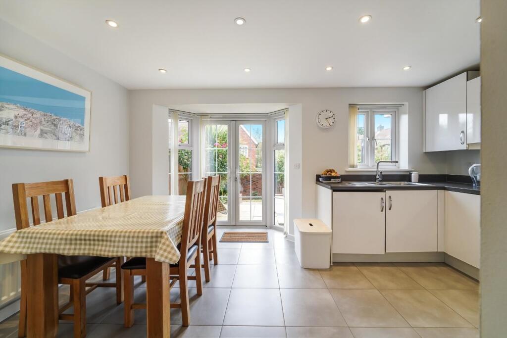 House in Tadworth, Tattenham Corner - View 4