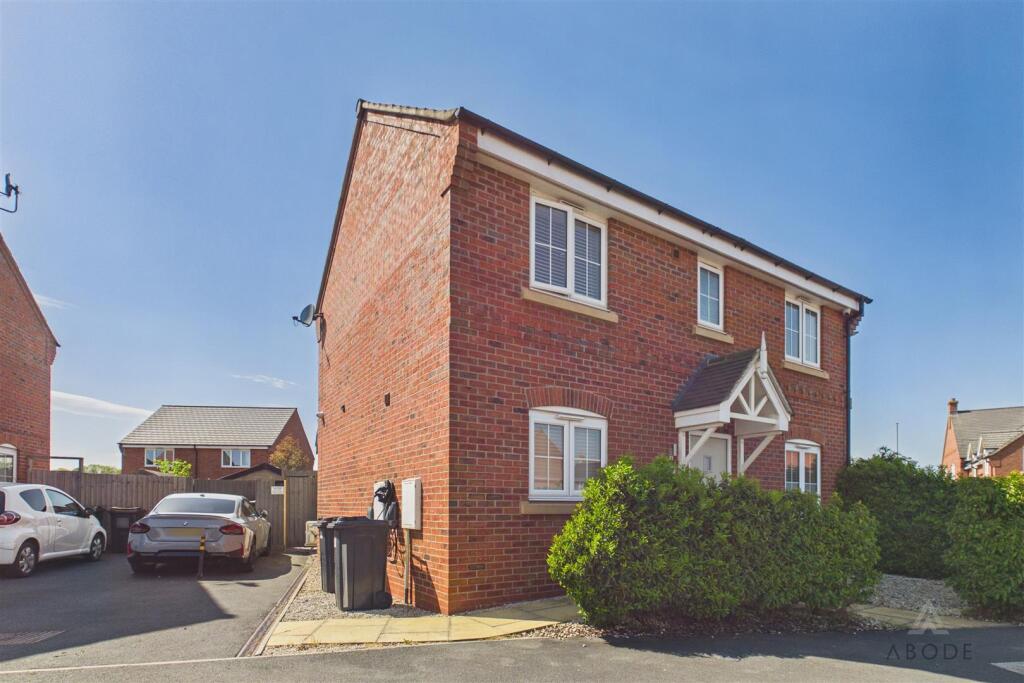 3-bed detached on 31, Ayrton Drive, Castle Donington, DE74 2BE, £365,000