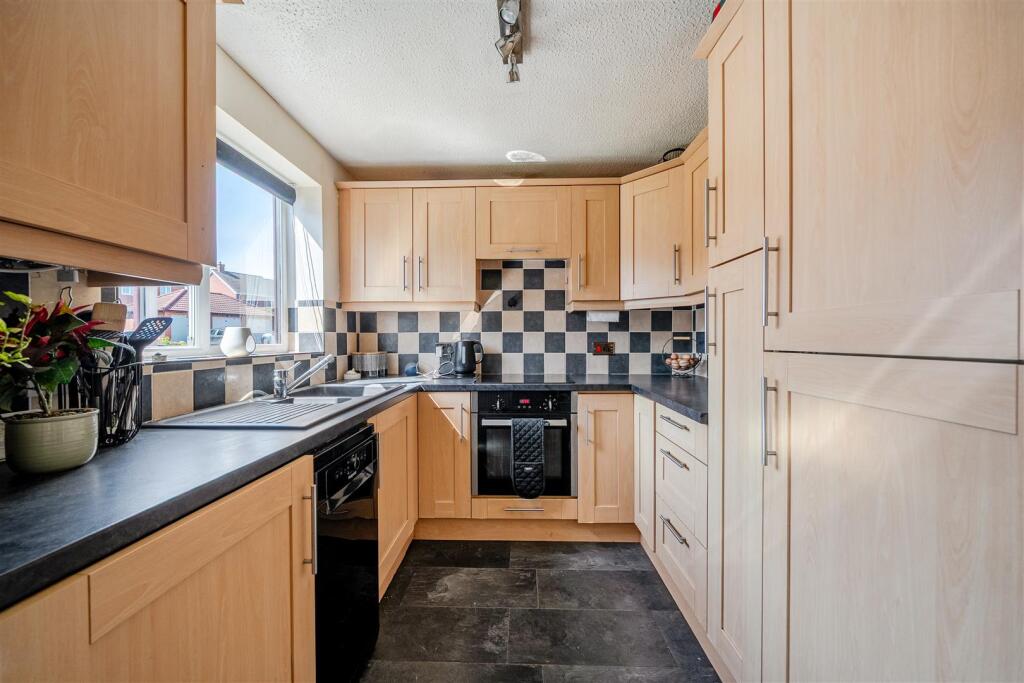 House in Madeley, Woodside - View 5