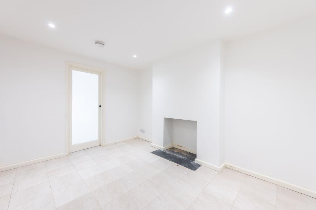 Apartment in London, North Kensington - View 5