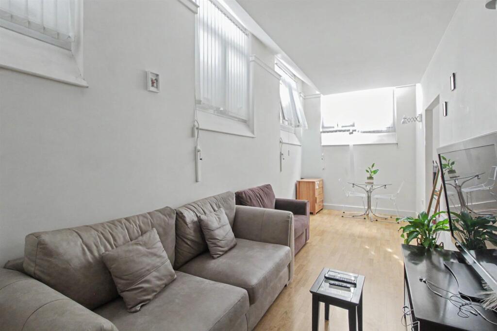 Apartment in Nottingham, Radford - More
