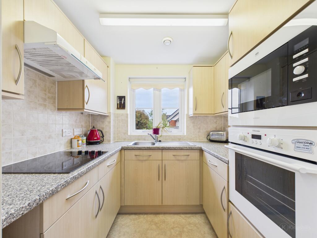 Apartment in Buckinghamshire, Hazlemere - View 5