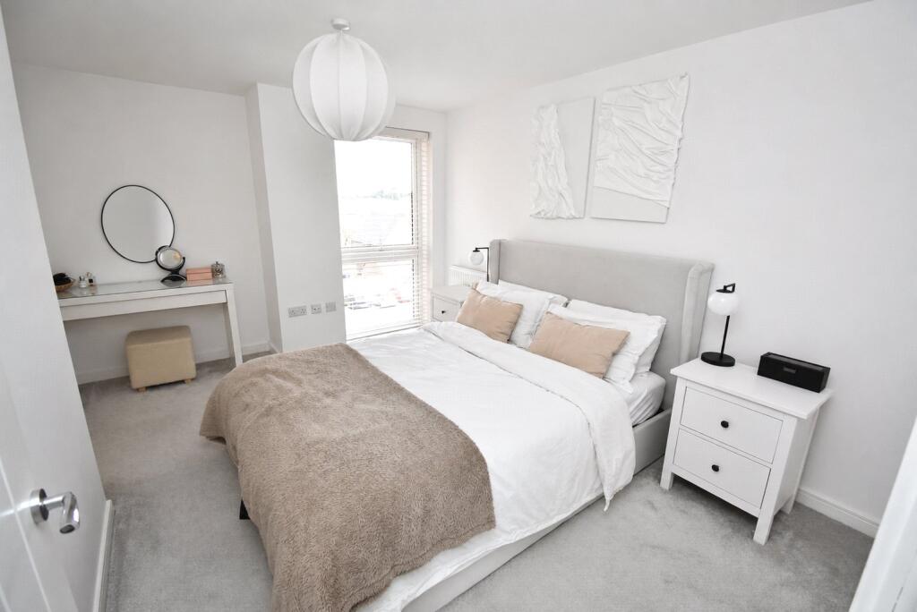 Apartment in Houghton Regis, Central Bedfordshire - View 5