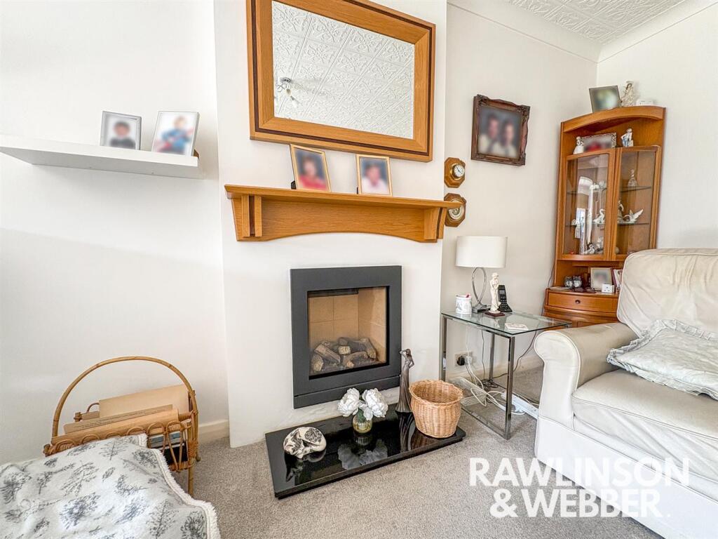 House in Elmbridge, Molesey - View 4