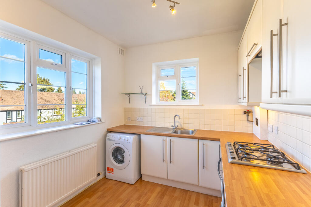 Apartment in Elmbridge, Weybridge - View 5