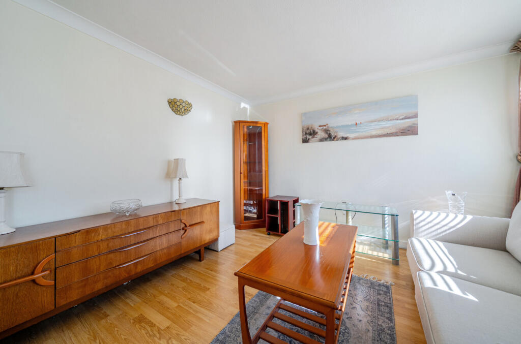 Apartment in Slough - View 5