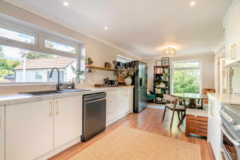 Collingham ~ Harewood Road, LS22 photo 4