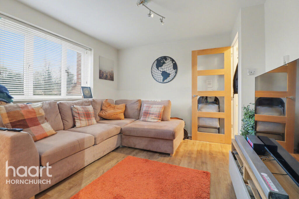 Main image of property: 29 Naunton Way, Hornchurch RM12 6TG