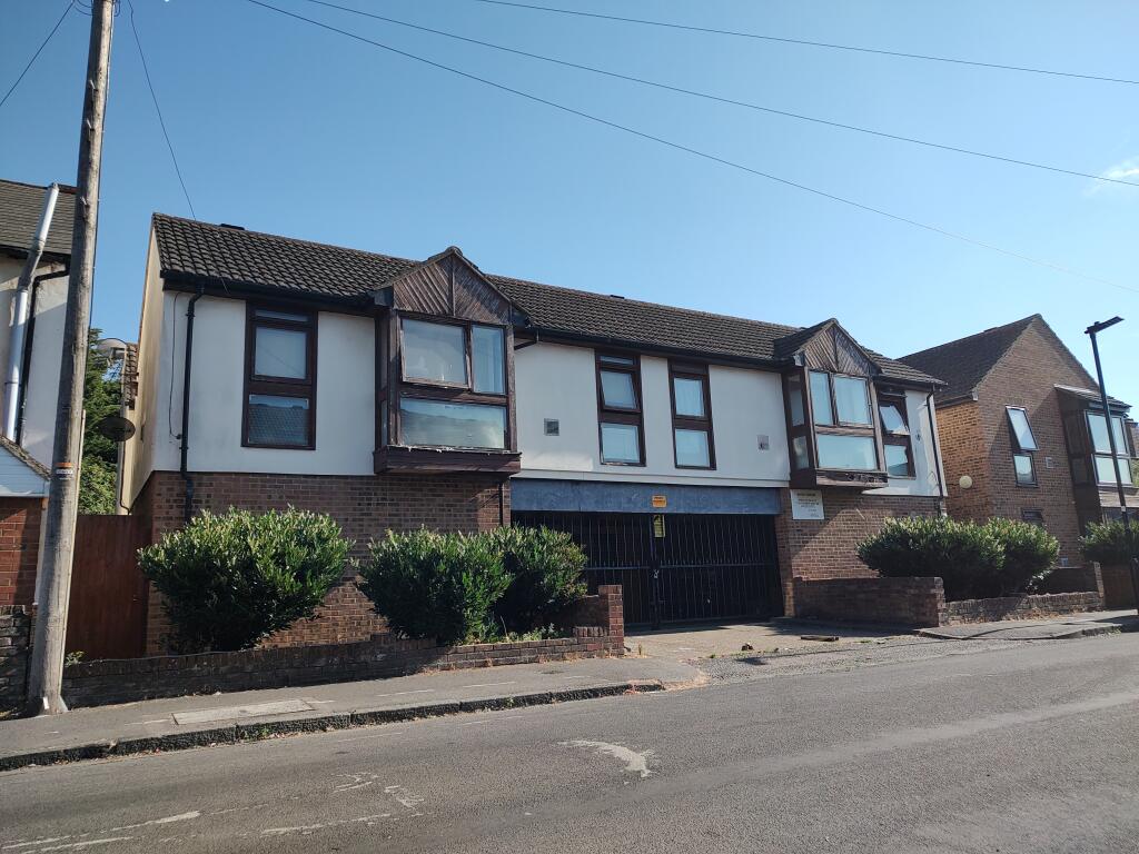 Main image of property: Flat 5, Hyde Court, 1A Orchard Road, Hounslow, Greater London TW4 5JQ
