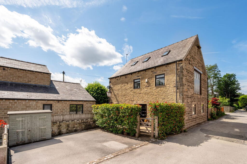 Shaw Hall Barn, Shaw Hall Close, Greenfield, Saddleworth photo 3