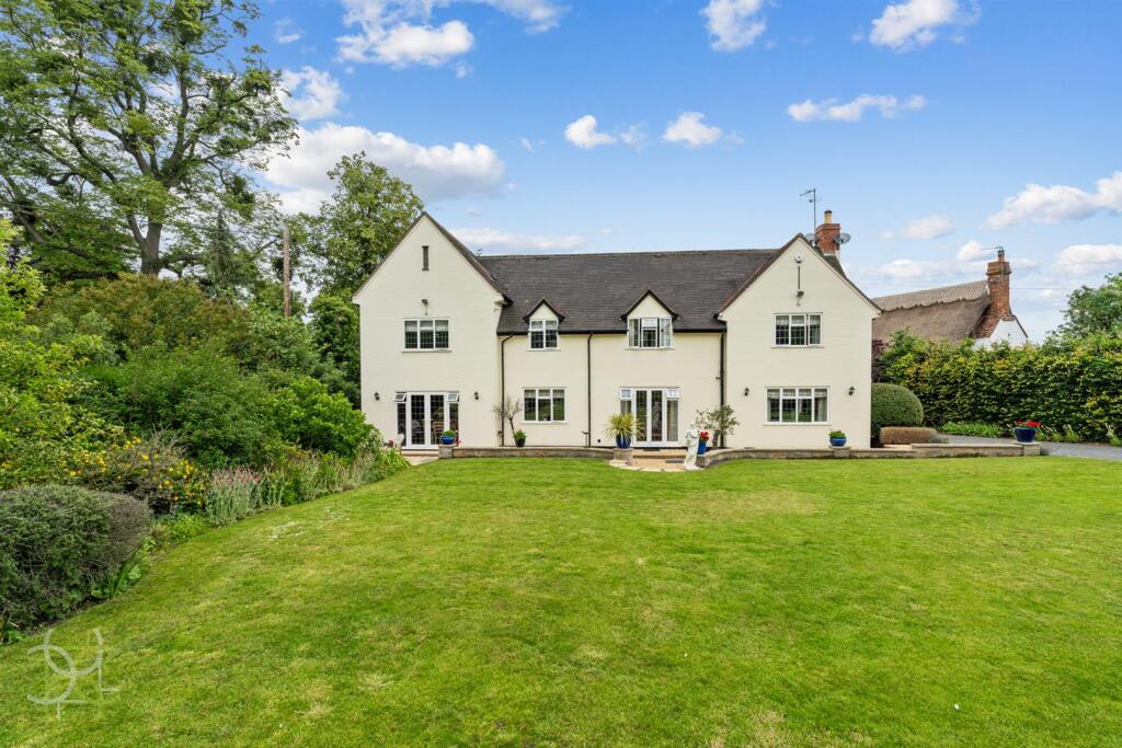 6 Bedroom Detached in WR10 3LU