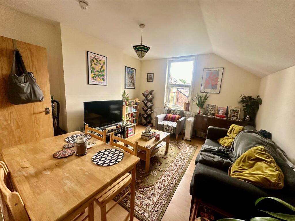 Apartment in Manchester, Whalley Range - View 4
