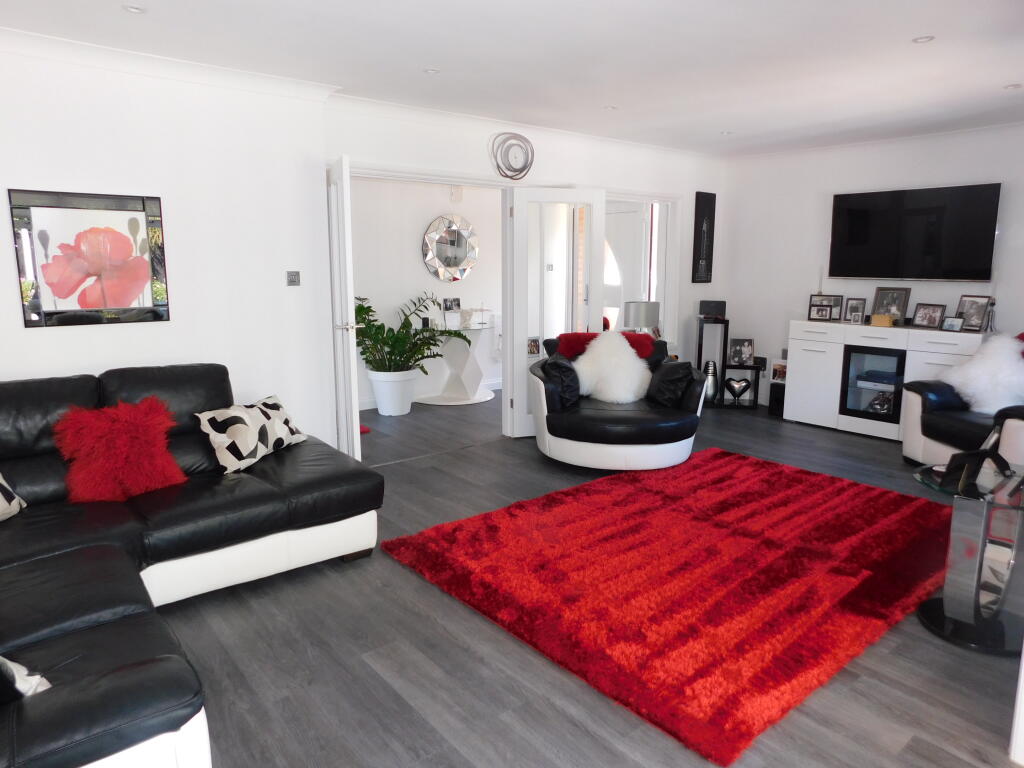 House in Christchurch, Bournemouth, Christchurch and Poole - View 2