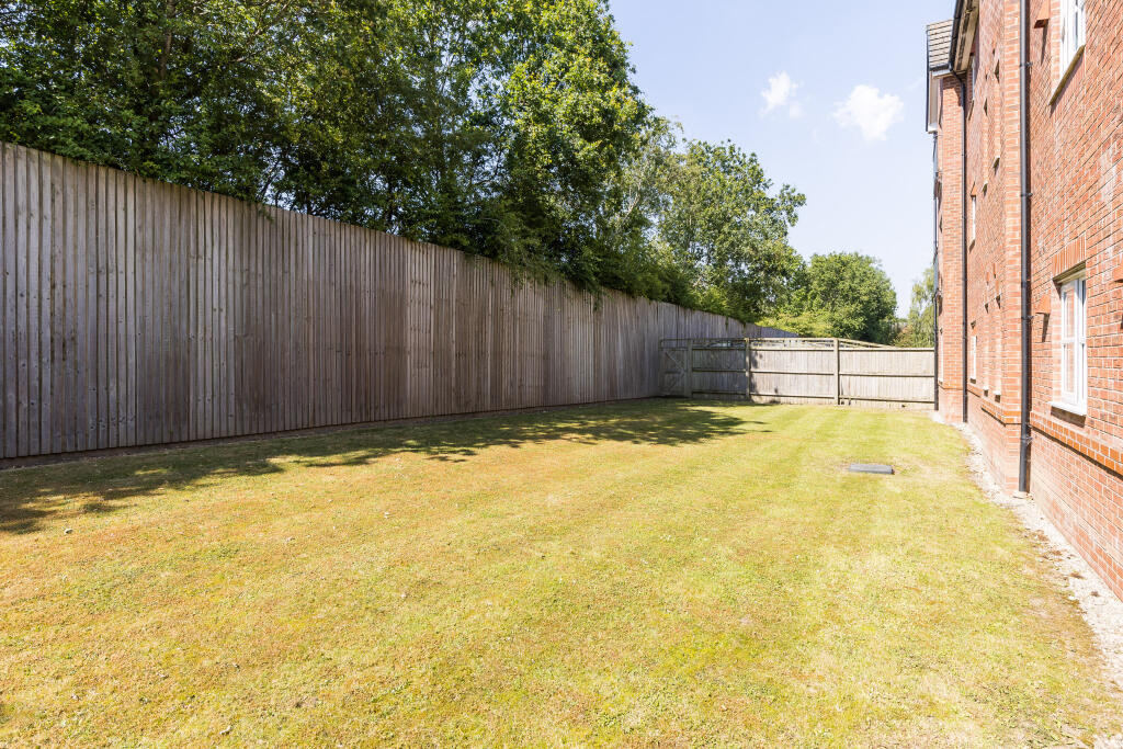 Apartment in Pen-y-ffordd, Flintshire - View 4