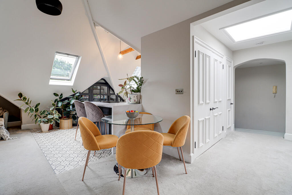 Kirkwick Avenue, Harpenden, Hertfordshire, AL5 - View 4