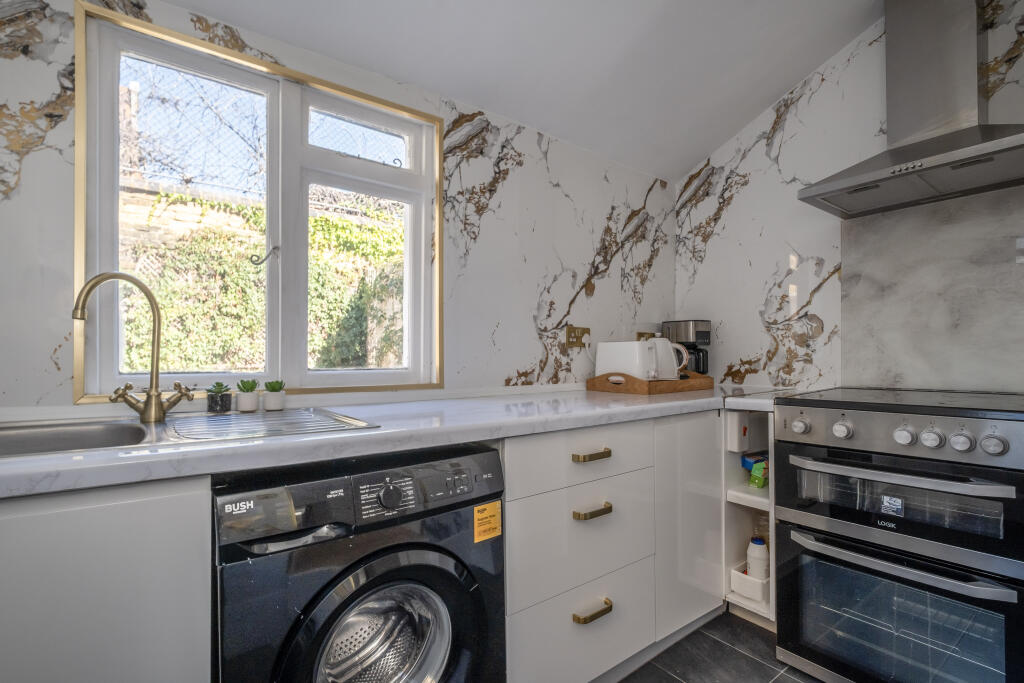 House in London, Walham Green, West Kensington - More