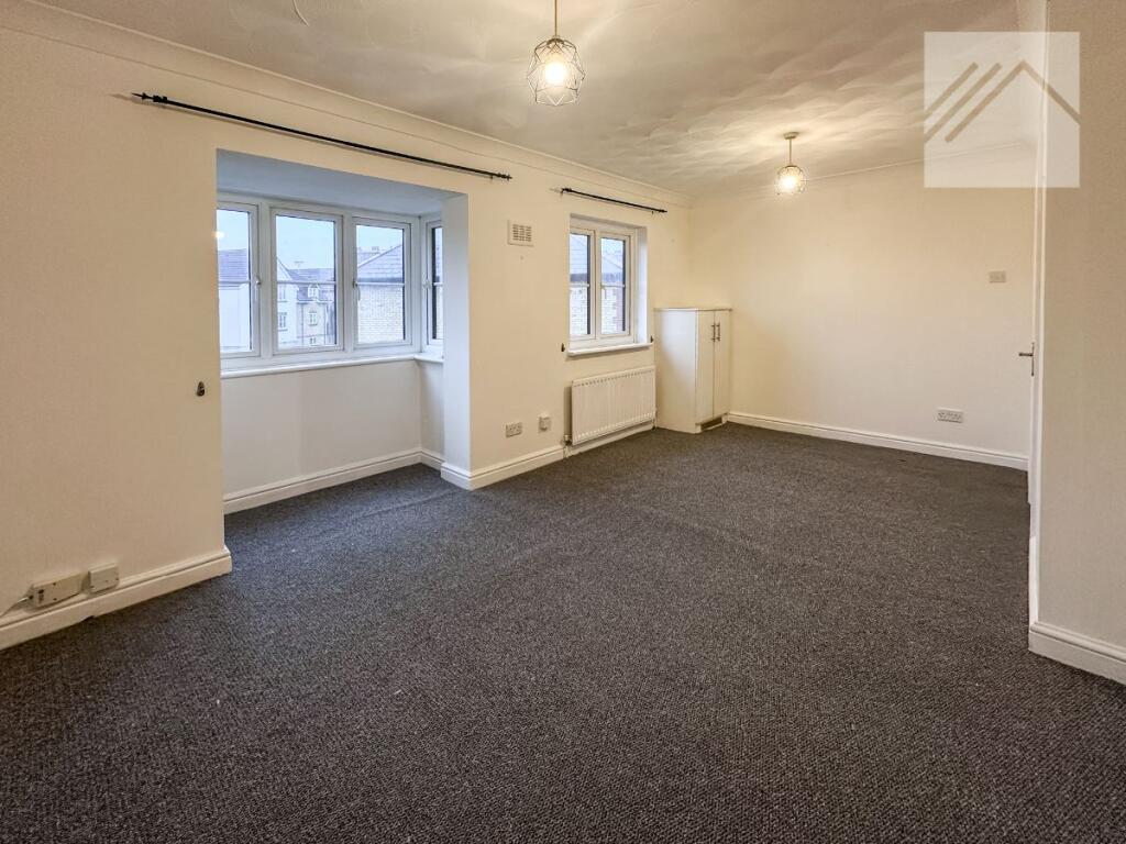 Apartment in Thurrock, Essex - View 2