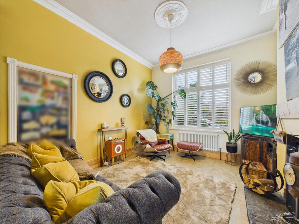House in Oldham, Greater Manchester - View 4